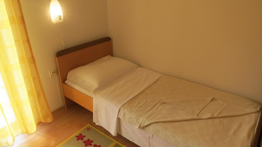 Apartment Josipa Malinska Exteriör bild